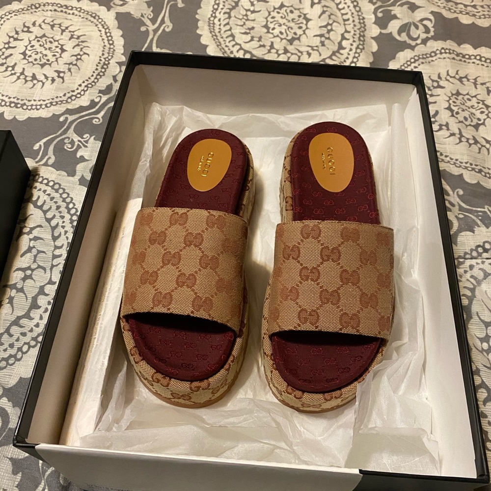 Gucci GG slides